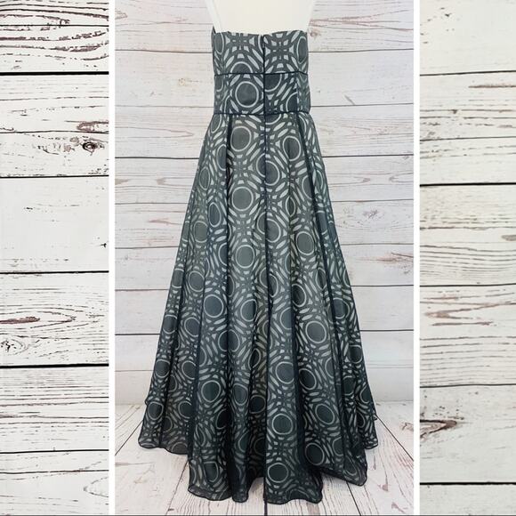 Nicole By Nicole Miller Geometric Black Wedding Gown, Size 10 Formal - Picture 2 of 8